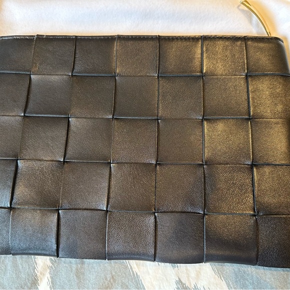 Bottega Veneta Medium Cassette Flat Pouch, Black! - Picture 3 of 13